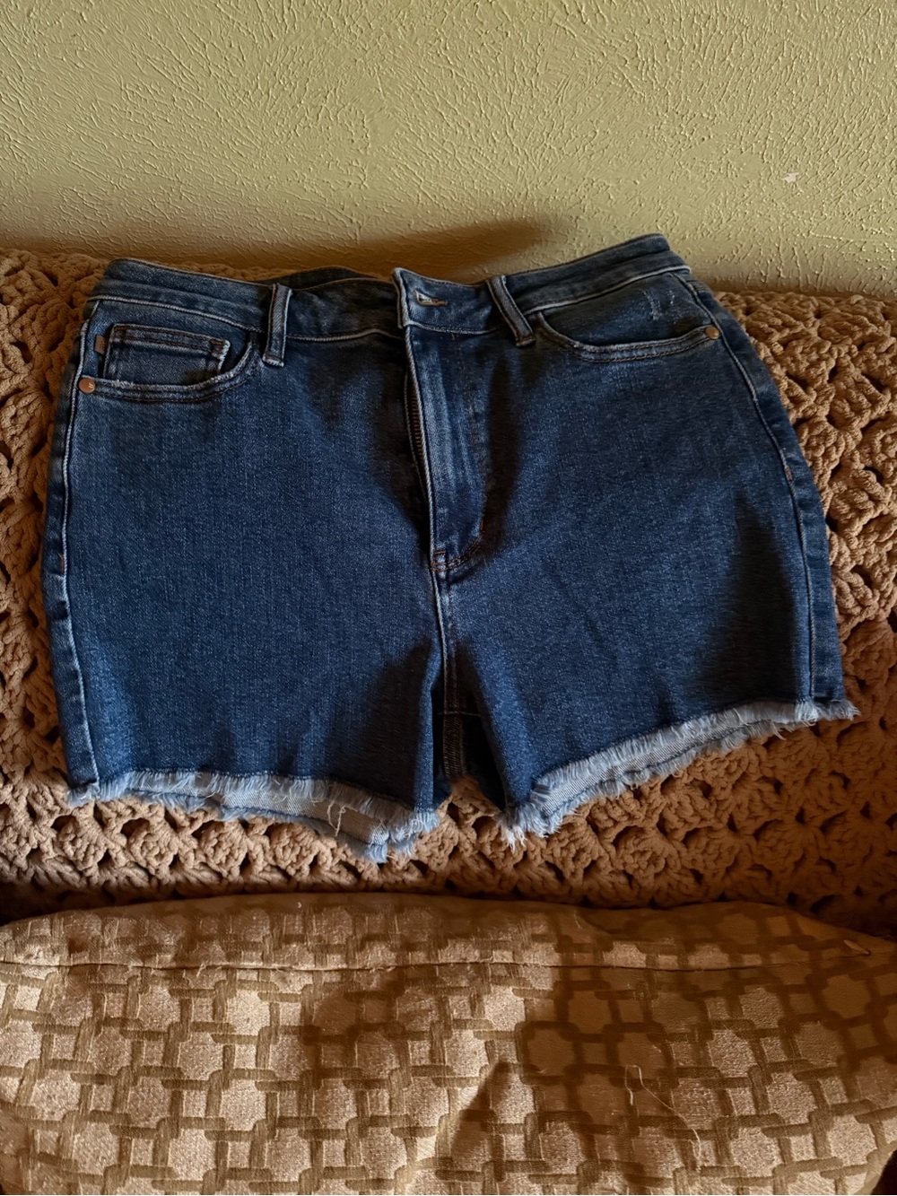 Judy Blue Dark Blue Frayed Hem Jean Shorts
